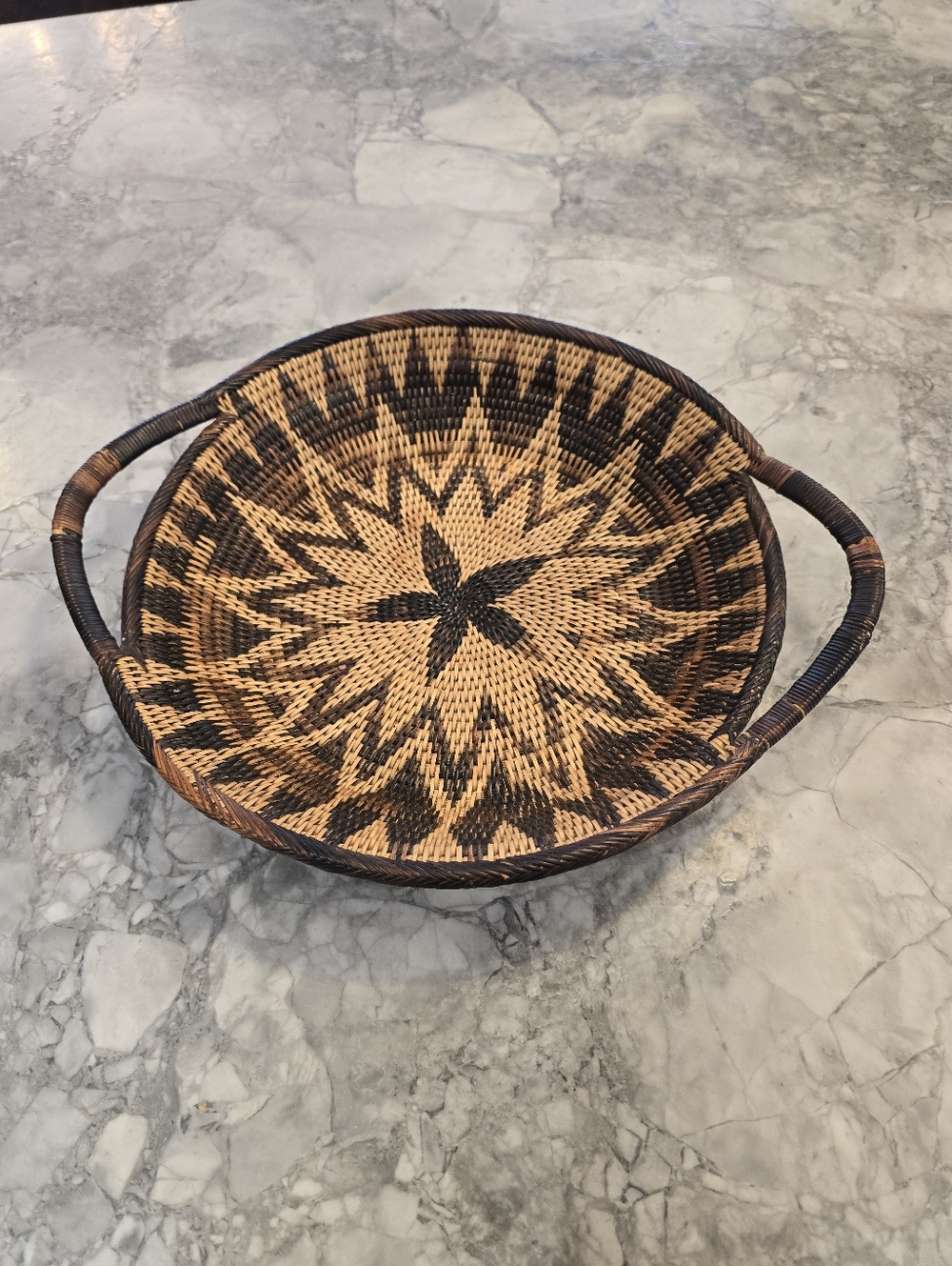 Vintahe Round Woven Wicker Serving Tray Starburst Pattern Handwoven Basket